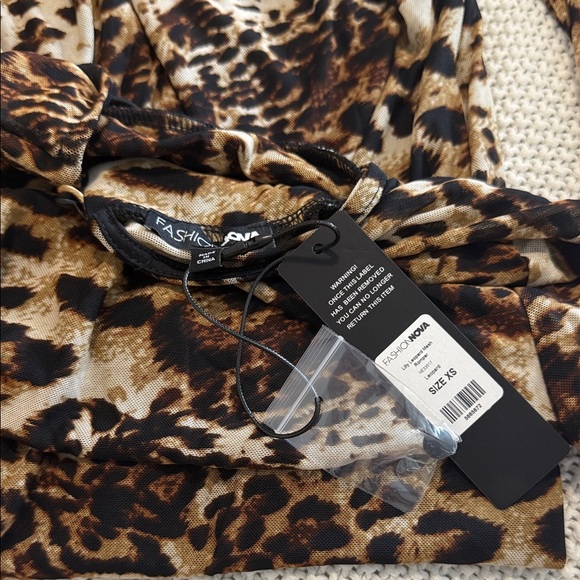 Leopard Print Romper - Picture 2 of 2